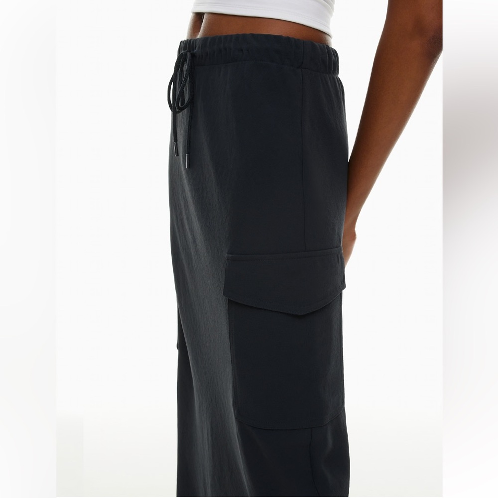 Aritzia Wilfred High Rise Cargo Midi Skirt black drawstring medium (bin FF) - Picture 3 of 11